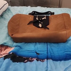 Large brown purse multiple pockets with shoulder strap